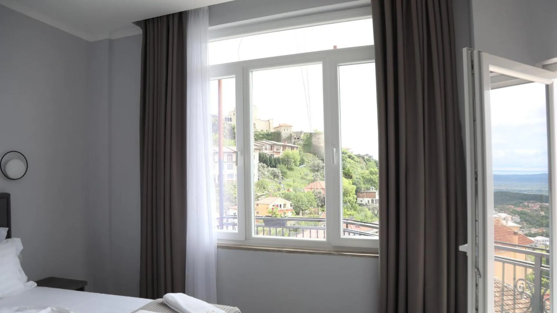 --Hotel Deal-- Rooms With Castle View Krujë ホテル