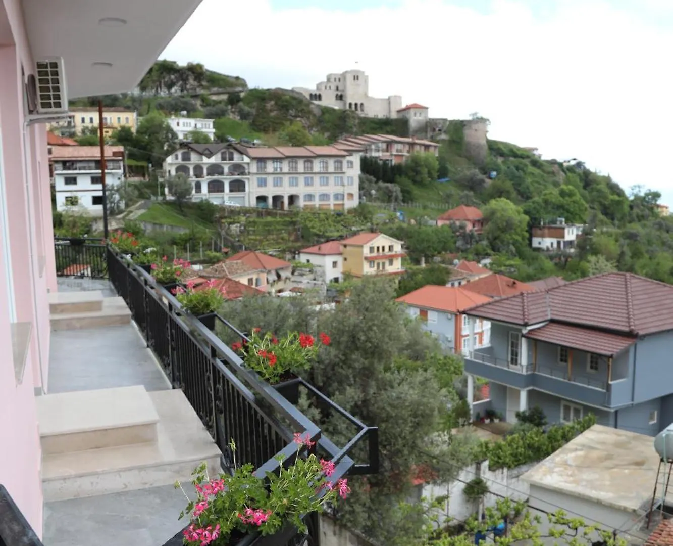 --Hotel Deal-- Rooms With Castle View Kruje Hotel