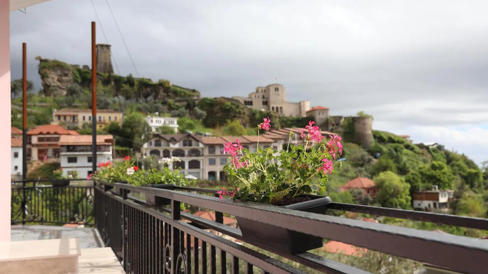 Hotel --Hotel Deal-- Rooms With Castle View Kruje