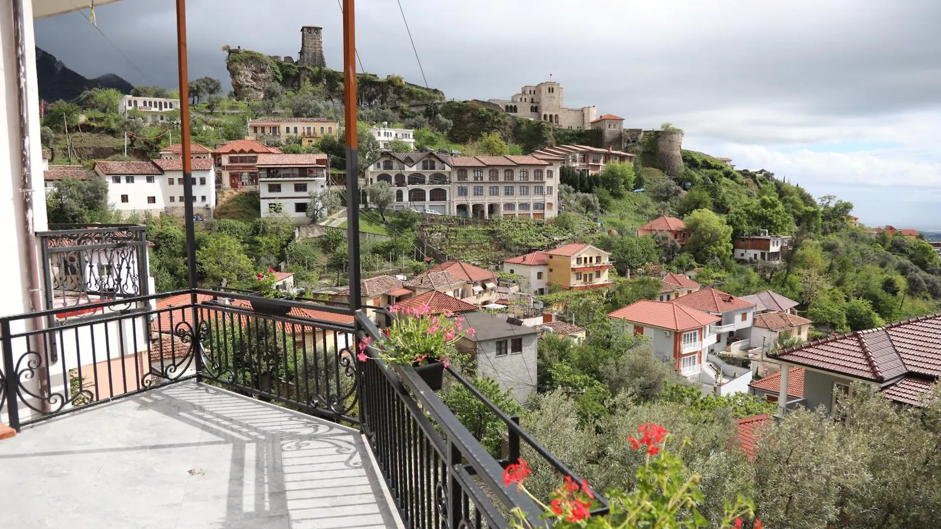 --Hotel Deal-- Rooms With Castle View Kruje 3*,