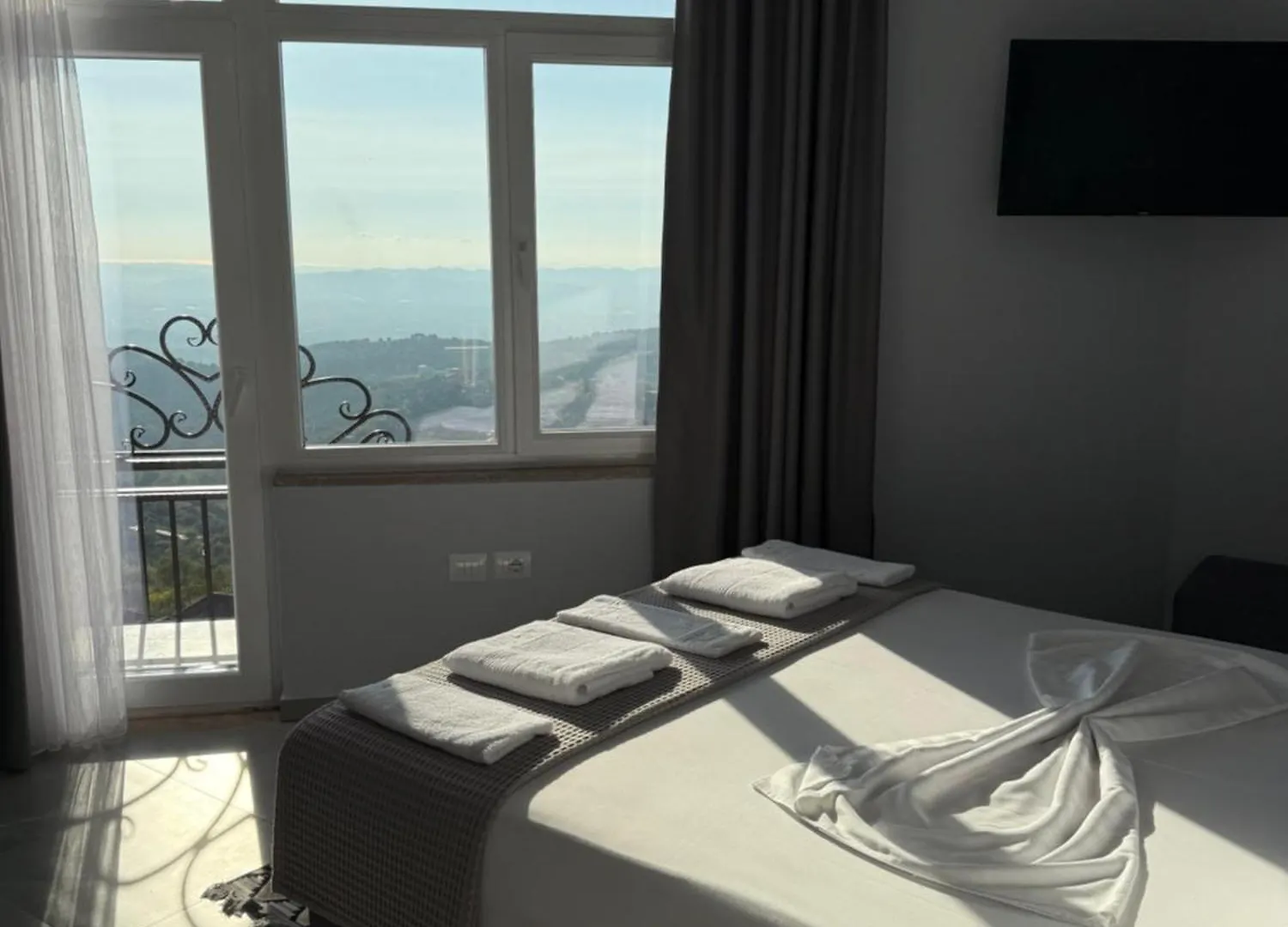 --Hotel Deal-- Rooms With Castle View Kruje Hotel