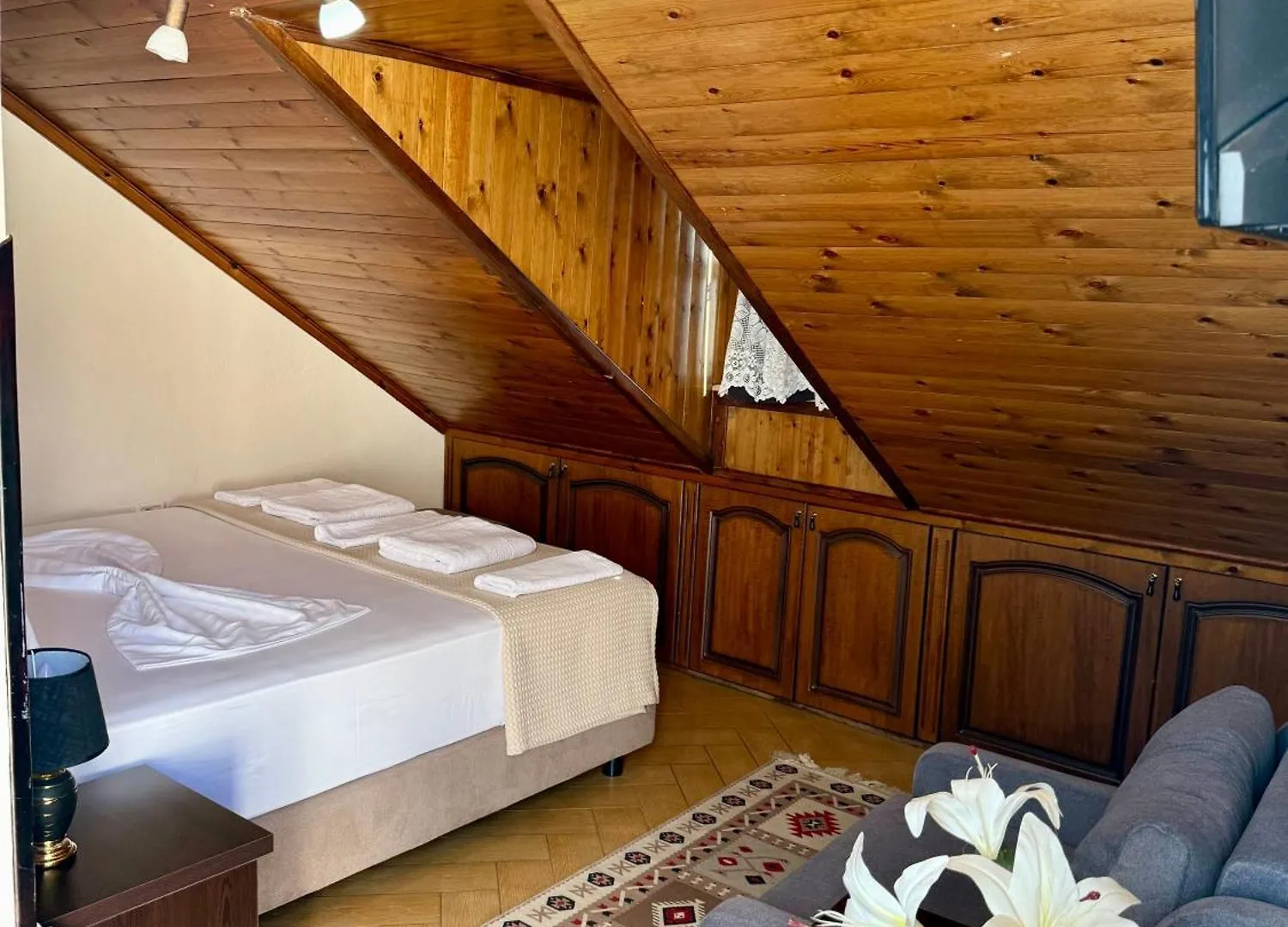 --Hotel Deal-- Rooms With Castle View Kruje 3*,